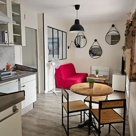 Serena, 2 Les Minimes Neighborhood *