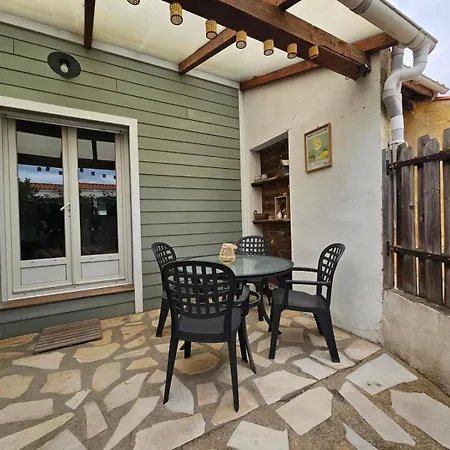 Serena, 2 Les Minimes Neighborhood
